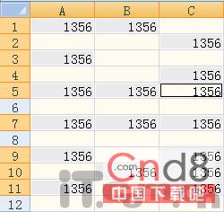 我们通常都是见到一些连续的单元格输入相同或者顺序的数字时